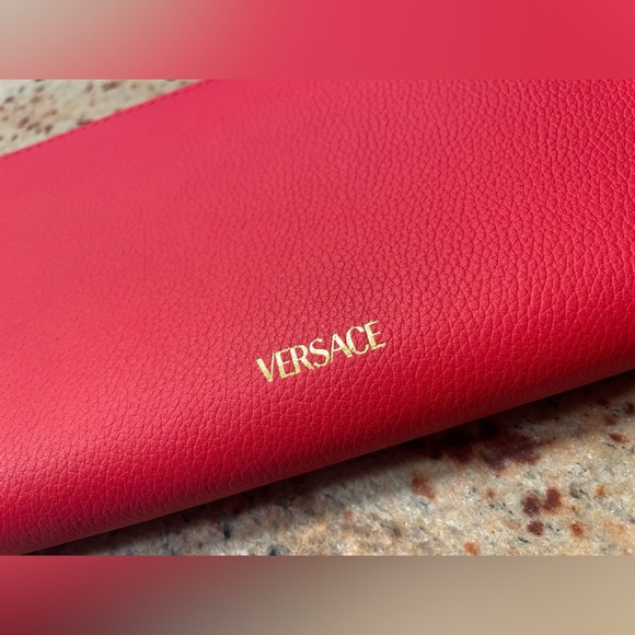 Versace Medusa Women's Bright Red 100% Textured Leather Zip-Around Wallet NEW - Picture 7 of 16